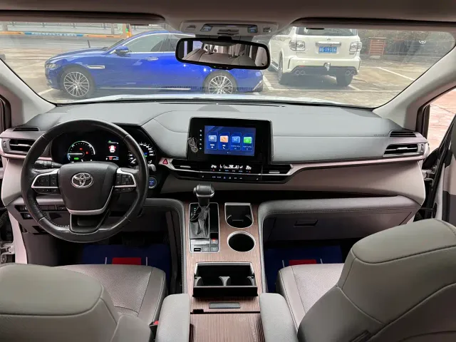Toyota Sienna — Фото автомобиля 22