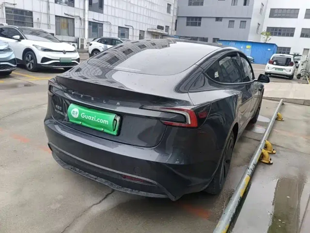 Tesla Model 3 — Фото автомобиля 6