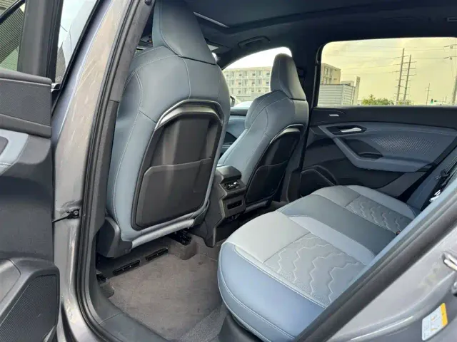 Audi Q6L e-tron — Фото автомобиля 6