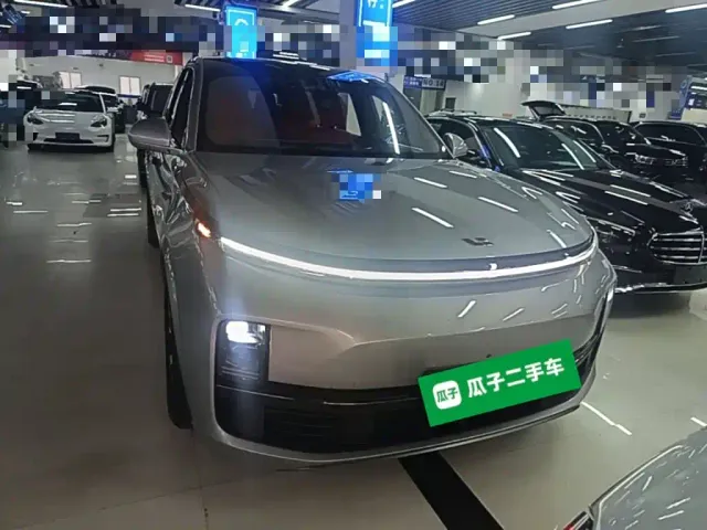 Li Auto L8 — Фото автомобиля 2