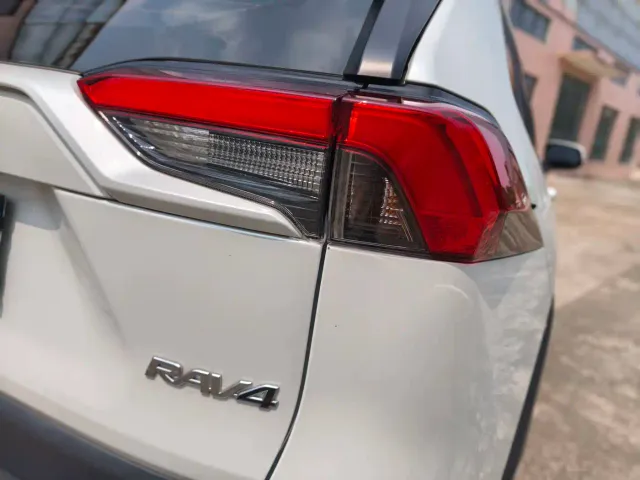 Toyota RAV4 — Фото автомобиля 18