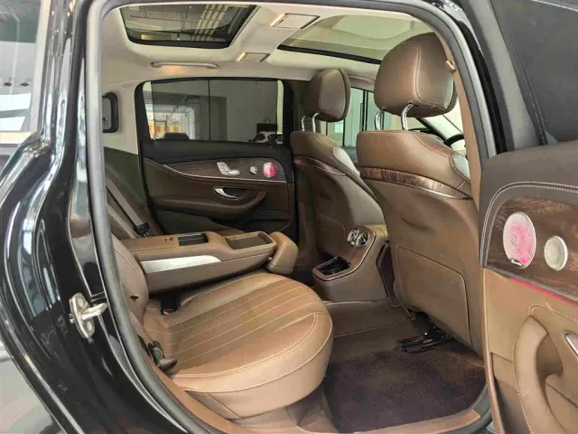 Mercedes-Benz E-Class — Фото автомобиля 22