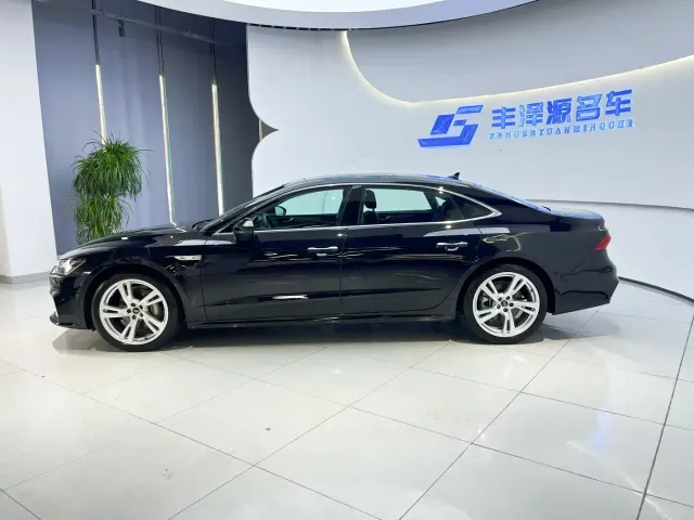 Audi A7L — Фото автомобиля 2