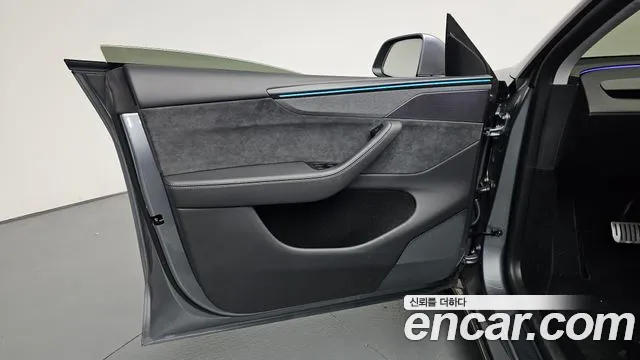 Tesla Model Y — Фото автомобиля 13
