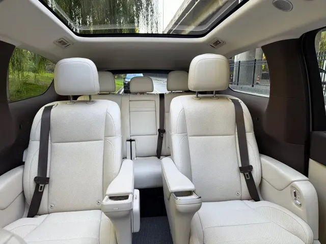 Li Auto MEGA — Фото автомобиля 6