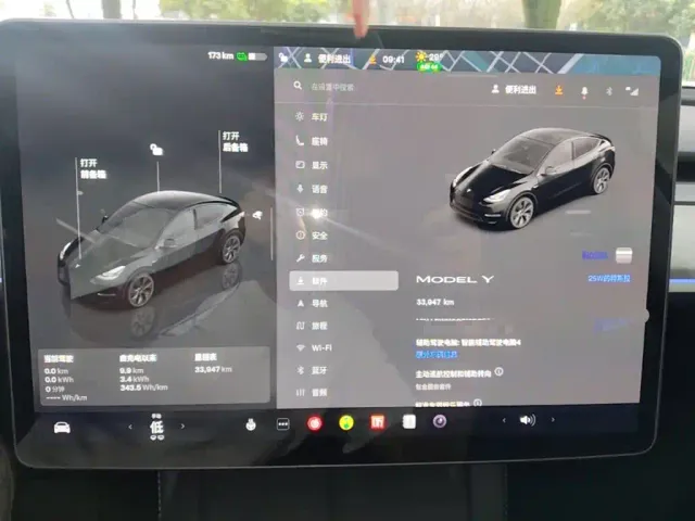 Tesla Model Y — Фото автомобиля 11