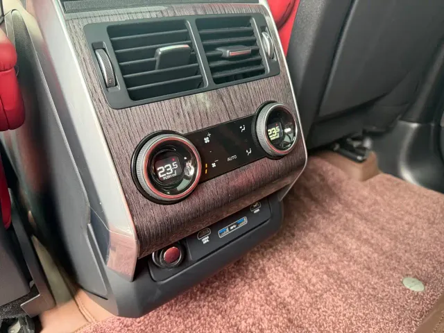 Land Rover Range Rover Sport — Фото автомобиля 14