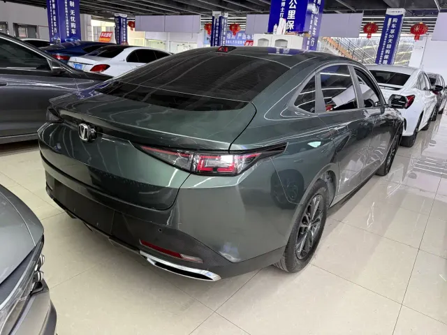 Changan Yida 2023 Blue Whale NE 1.5T GDI DCT Enjoyment Edition — Фото автомобиля 4