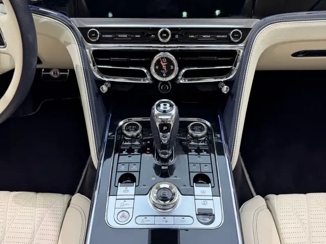 Bentley Flying Spur — Фото автомобиля 8