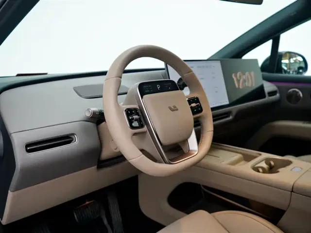 Li Auto Li Auto i6 2025 2WD Base Model — Фото автомобиля 18