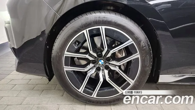 BMW 7-Series 7 серия (G70) 740i xDrive M Sport — Фото автомобиля 5