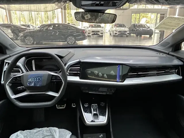 Audi Q4 e-tron — Фото автомобиля 15
