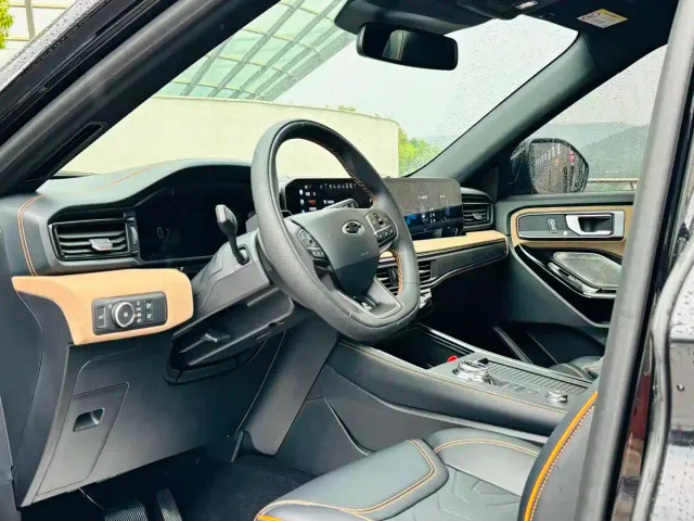 Ford Explorer — Фото автомобиля 14