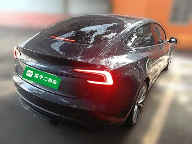 Tesla Model 3 — Фото автомобиля 6