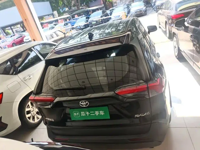 Toyota RAV4 — Фото автомобиля 5