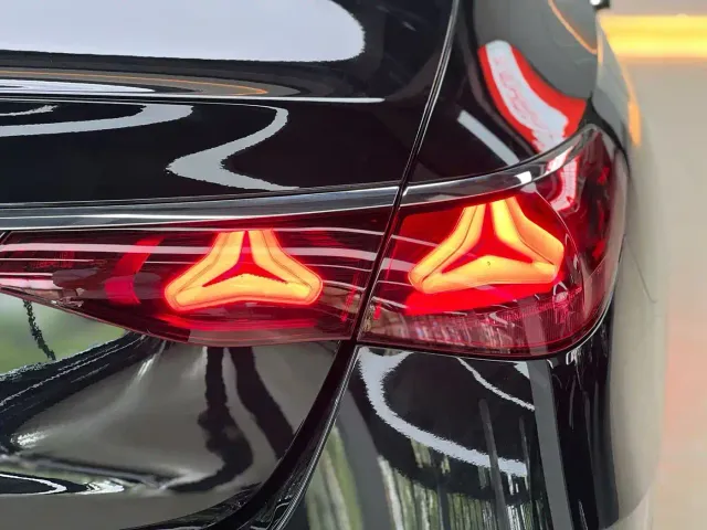 Mercedes-Benz E-Class — Фото автомобиля 17