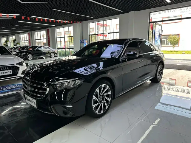 Фотография автомобиля — Mercedes-Benz E-Class