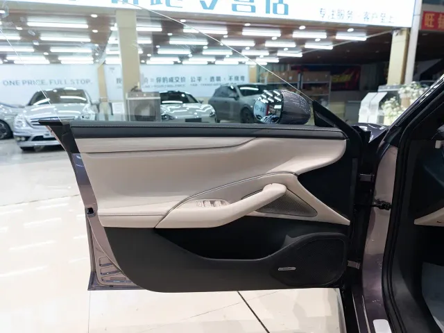 Xiaomi SU7 — Фото автомобиля 19