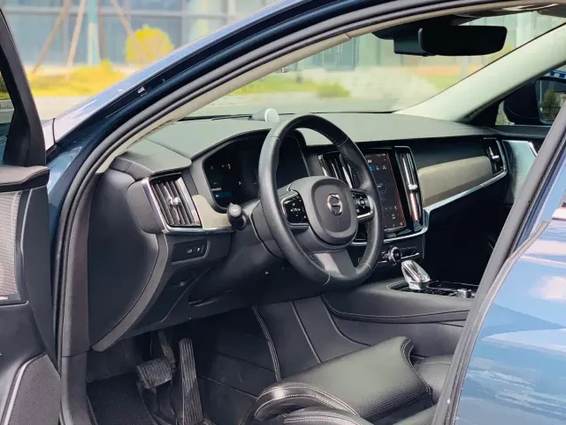 Volvo S90 — Фото автомобиля 12