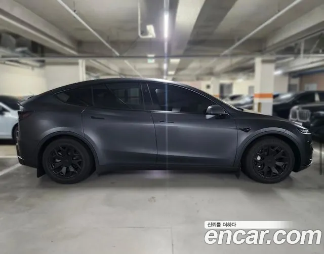 Tesla Model Y — Фото автомобиля 8