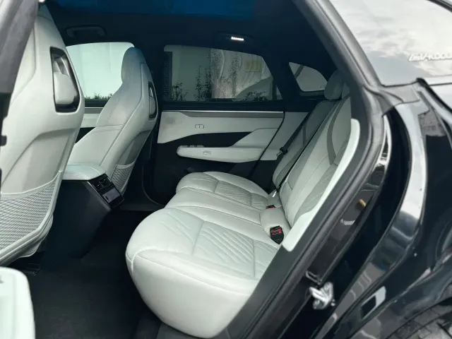 ZEEKR Zeekr 001 2024 YOU Edition 100kWh AWD — Фото автомобиля 12