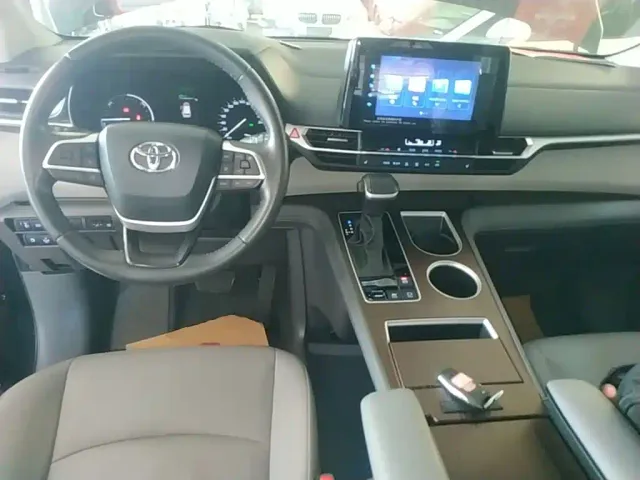 Toyota Toyota Sienna 2021 2.5L Hybrid Luxury Edition — Фото автомобиля 9
