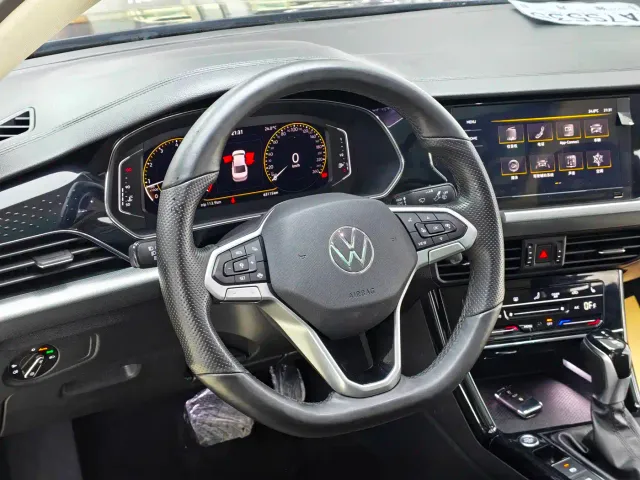 Volkswagen Passat — Фото автомобиля 13