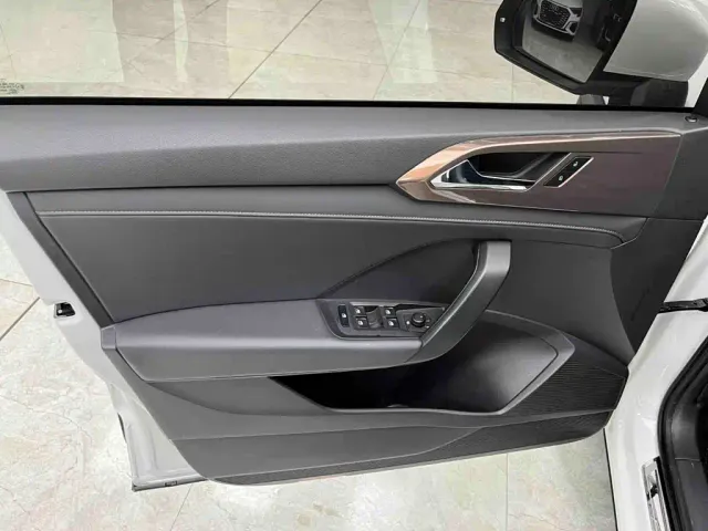 Volkswagen Tharu — Фото автомобиля 15