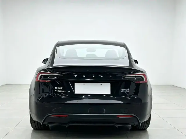 Tesla Model 3 — Фото автомобиля 6