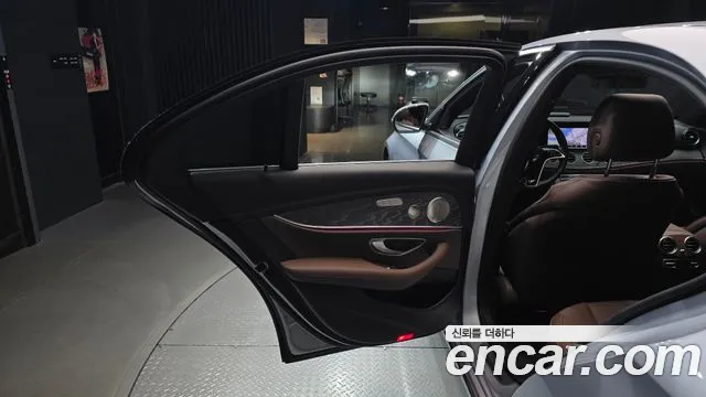 Mercedes-Benz E-Class E-класс W213 E350 4MATIC Exclusive — Фото автомобиля 22