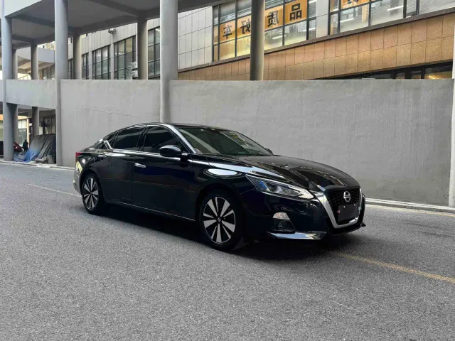 Nissan Teana — Фото автомобиля 3