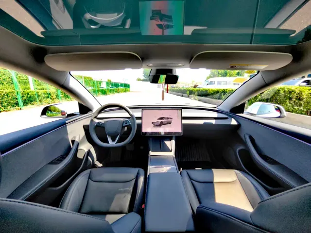 Tesla Model 3 — Фото автомобиля 5
