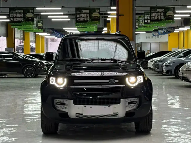 Land Rover Defender — Фото автомобиля 2