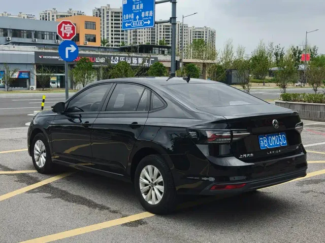 Volkswagen Lavida — Фото автомобиля 4