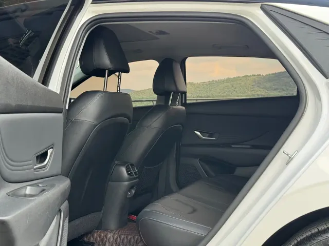 Hyundai Elantra — Фото автомобиля 16