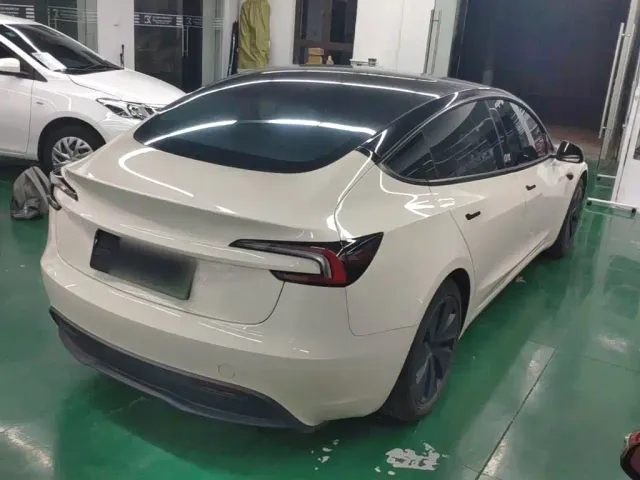 Tesla Model 3 — Фото автомобиля 6