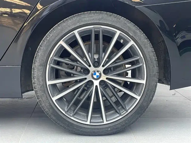 BMW 5 Series — Фото автомобиля 18
