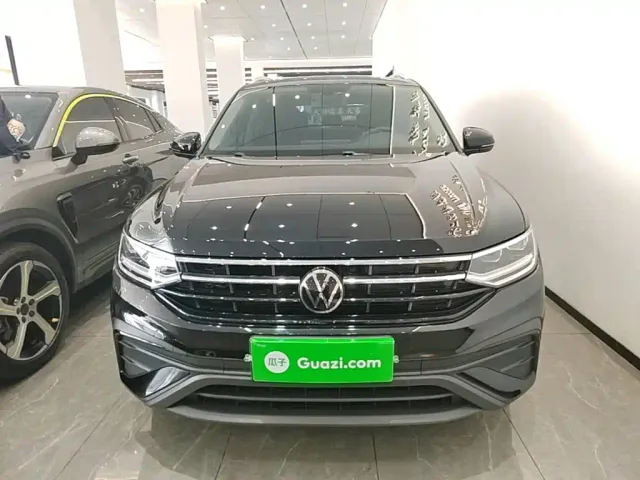 Volkswagen Tiguan L — Фото автомобиля 2