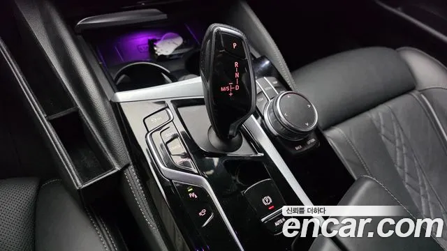 BMW 5 Series G30 — Фото автомобиля 12