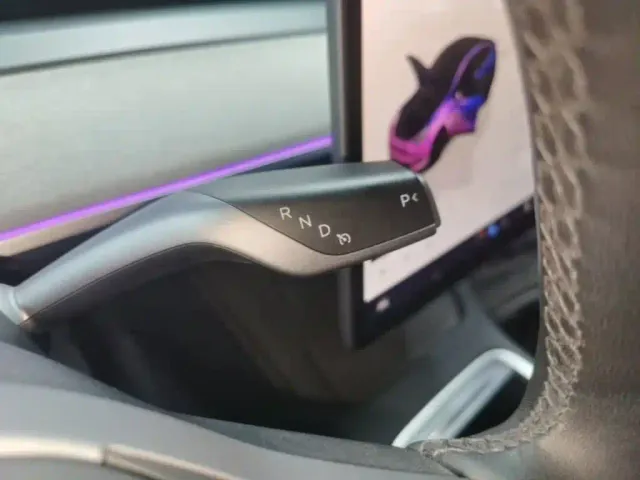 Tesla Model Y — Фото автомобиля 13