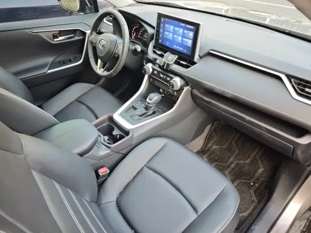 Toyota RAV4 — Фото автомобиля 8