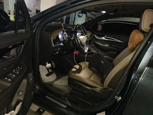 Buick Enclave — Фото автомобиля 12