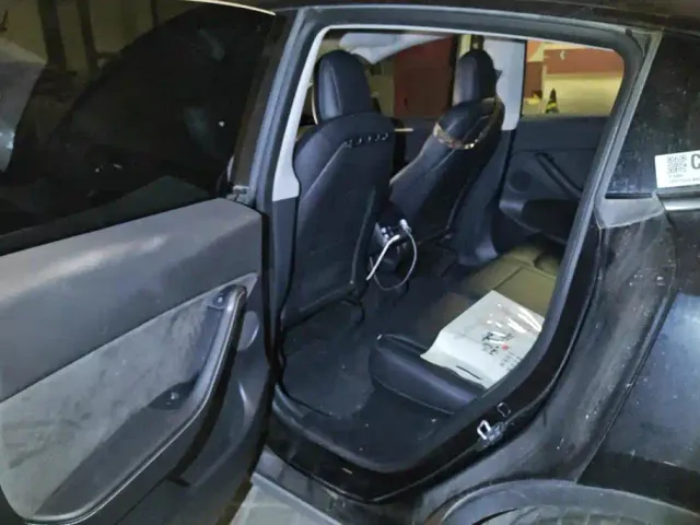 Tesla Model Y — Фото автомобиля 11