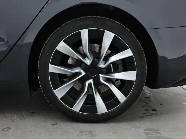 Tesla Model 3 — Фото автомобиля 18