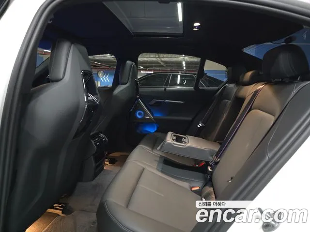BMW i5 G60 — Фото автомобиля 10