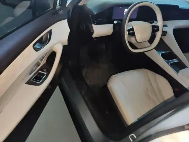 Roewe D7 — Фото автомобиля 11