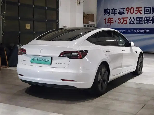 Tesla Model 3 — Фото автомобиля 7