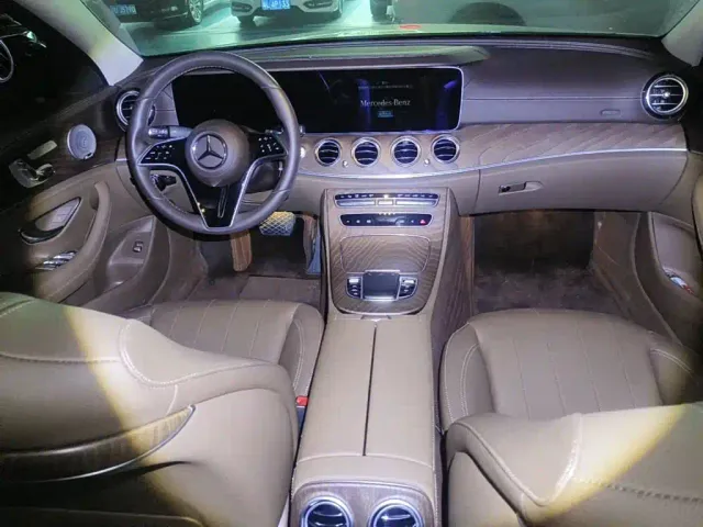 Mercedes-Benz E-Class — Фото автомобиля 11