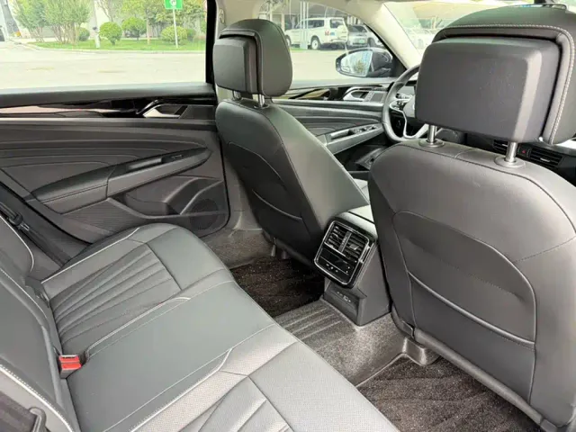 Volkswagen Passat — Фото автомобиля 2