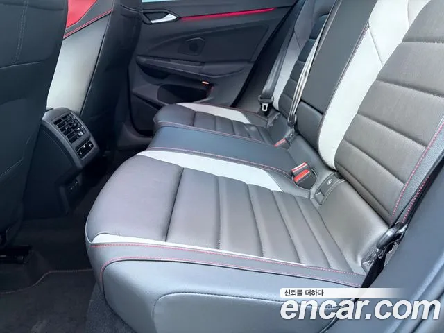 Volkswagen Golf 8th Gen — Фото автомобиля 10